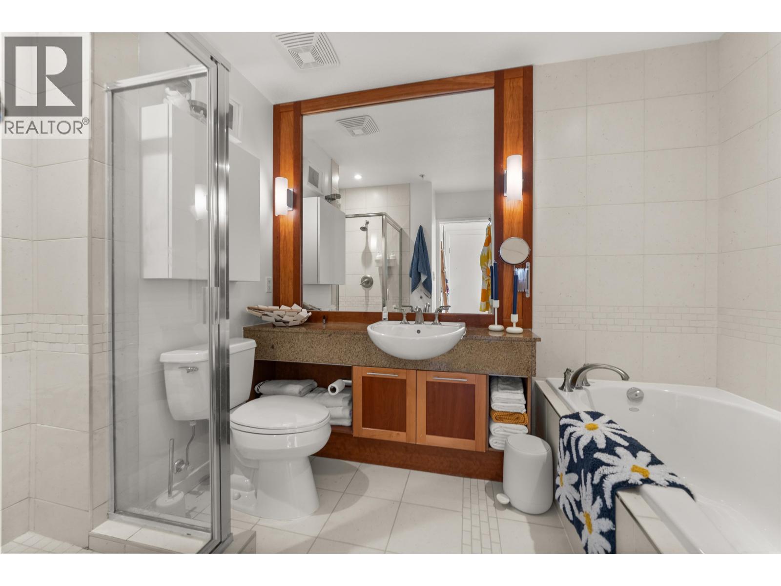 501 560 RAVEN WOODS DRIVE, North Vancouver