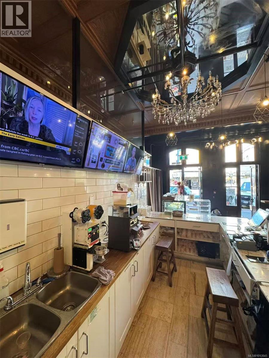 110 759 Yates St, Victoria