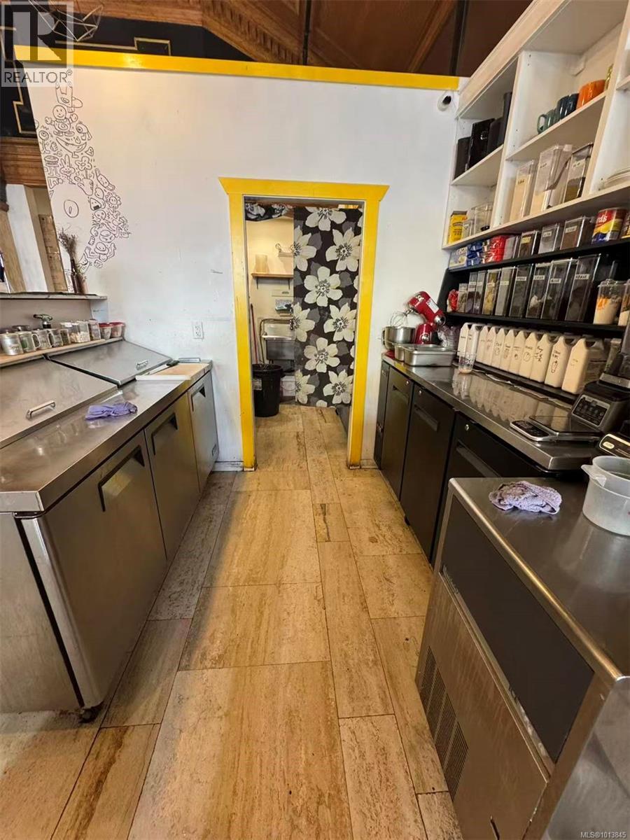 110 759 Yates St, Victoria