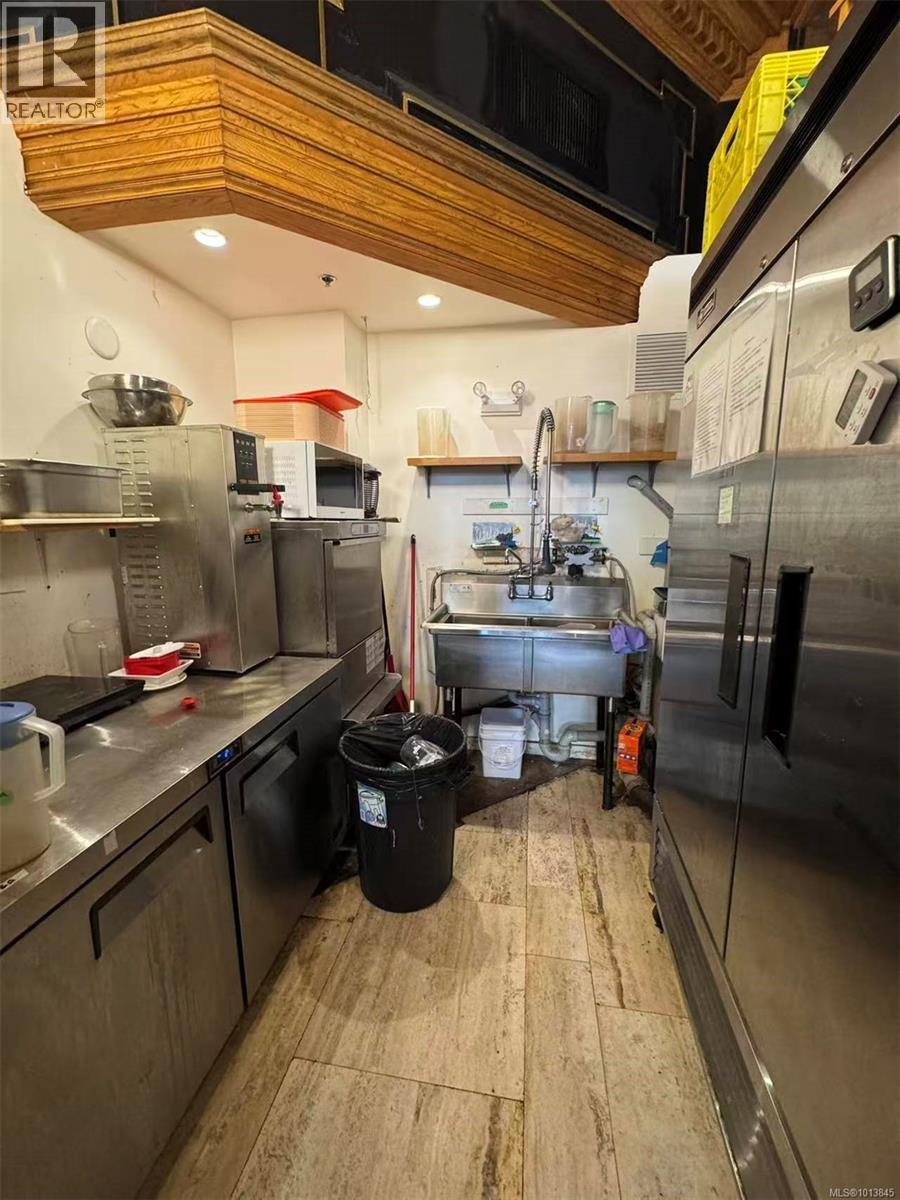 110 759 Yates St, Victoria