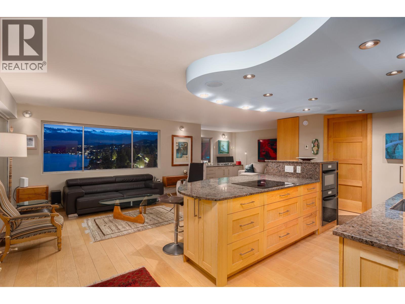 1001-02 150 24TH STREET, West Vancouver