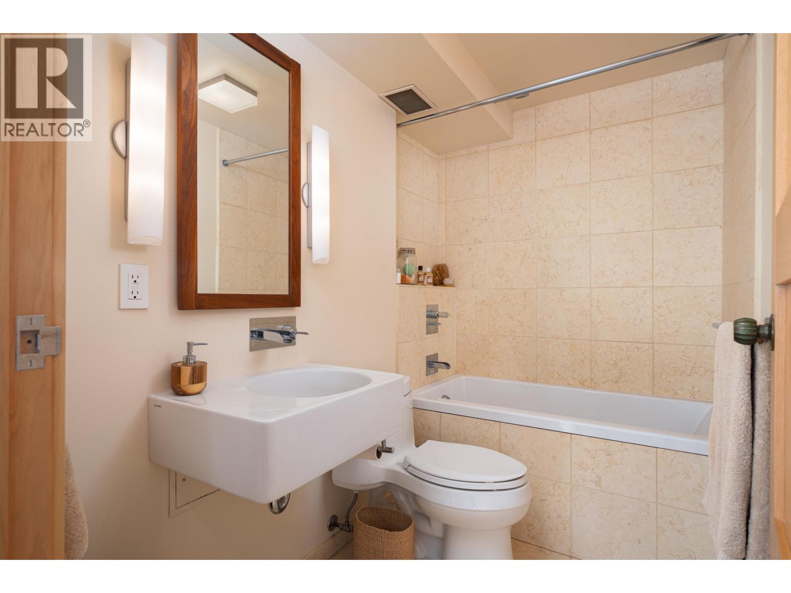 1001-02 150 24TH STREET, West Vancouver