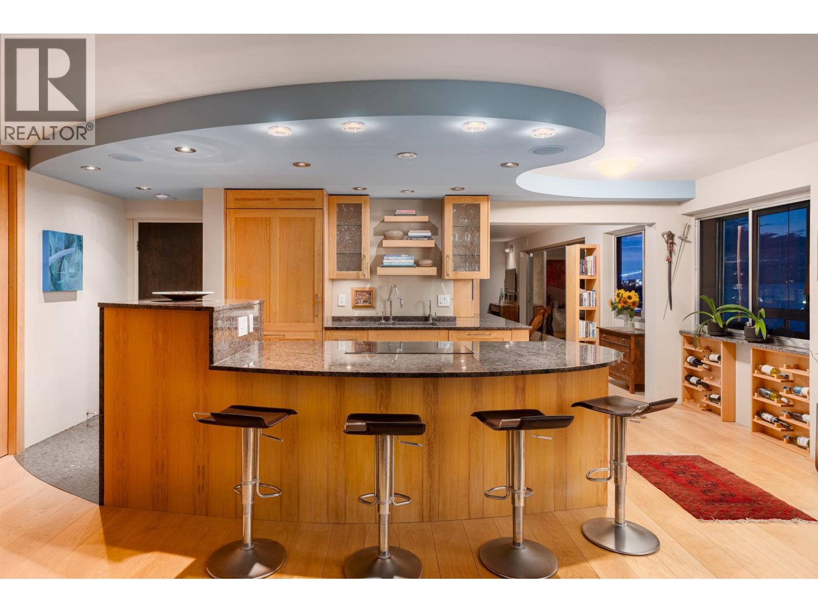 1001-02 150 24TH STREET, West Vancouver