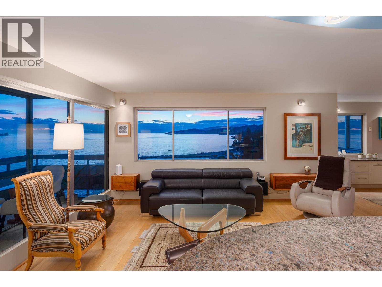 1001-02 150 24TH STREET, West Vancouver