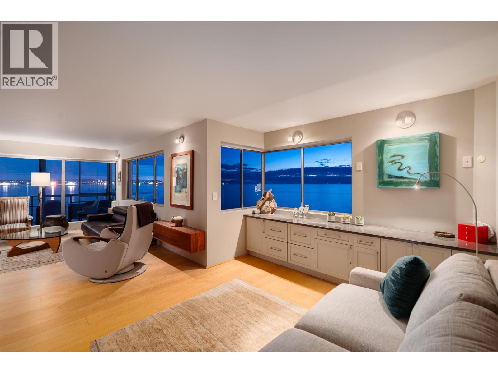 1001-02 150 24TH STREET, West Vancouver