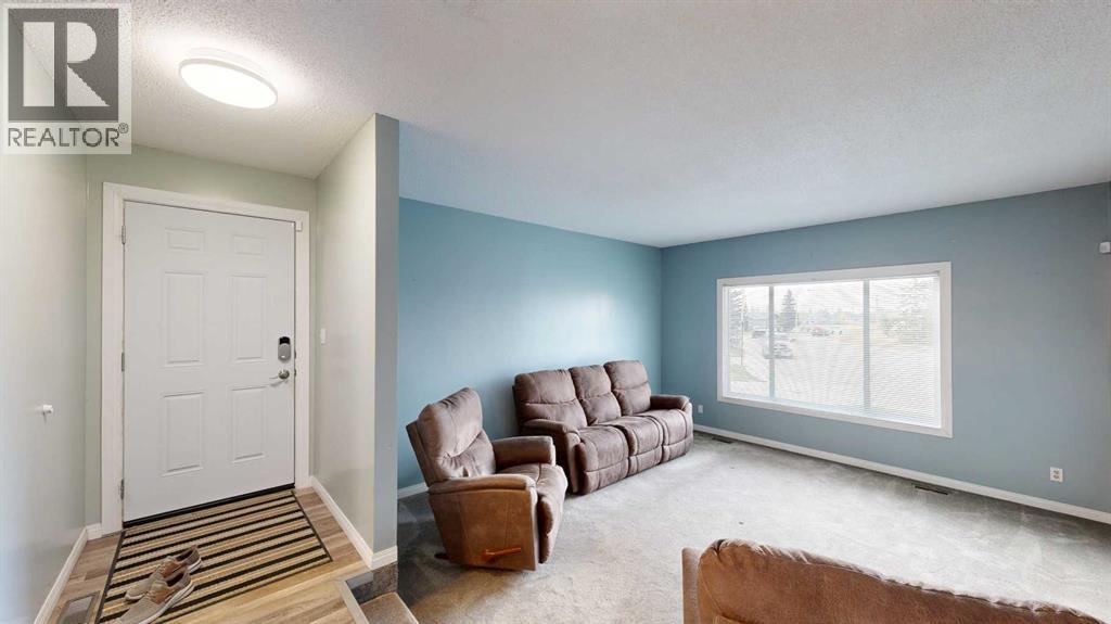 Single Family House Bungalow for Sale in   StreetClose Parkdale Stettler 