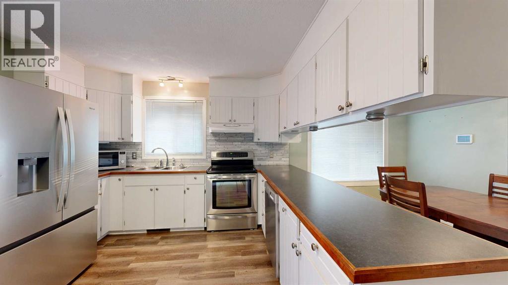 Single Family House Bungalow for Sale in   StreetClose Parkdale Stettler 