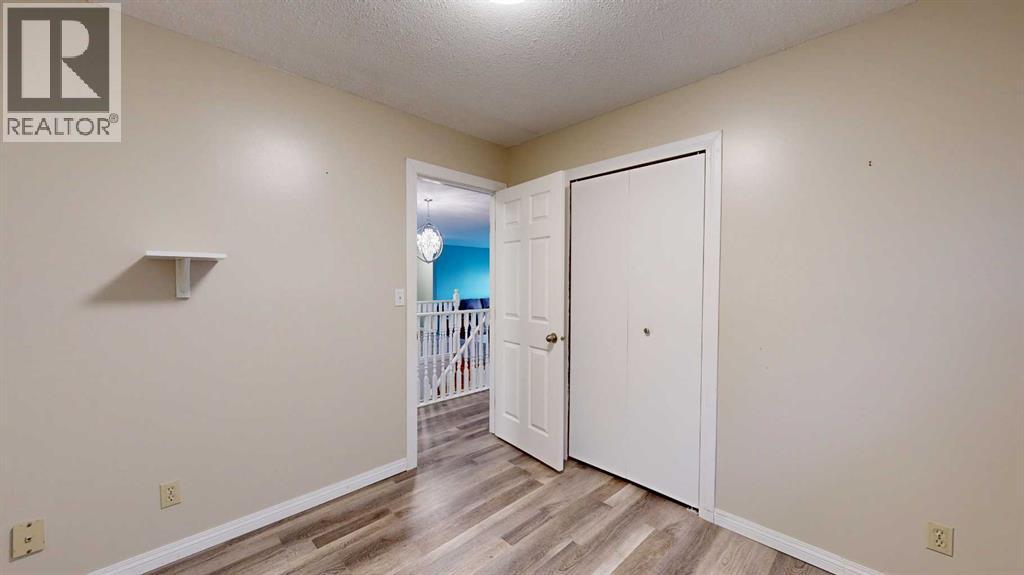 Single Family House Bungalow for Sale in   StreetClose Parkdale Stettler 