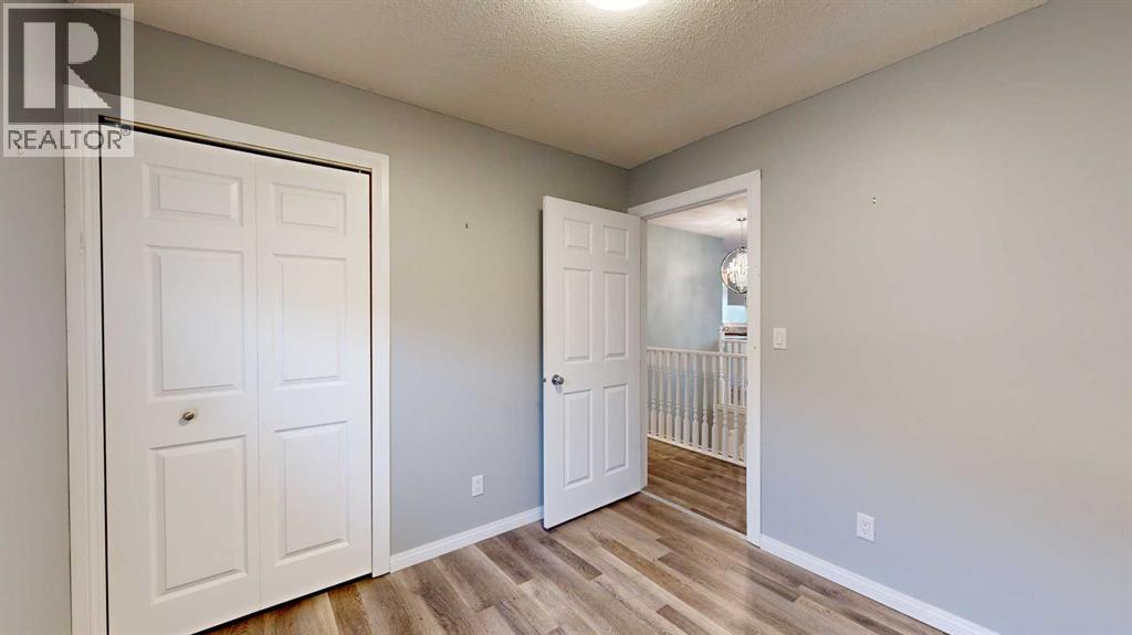 Single Family House Bungalow for Sale in   StreetClose Parkdale Stettler 