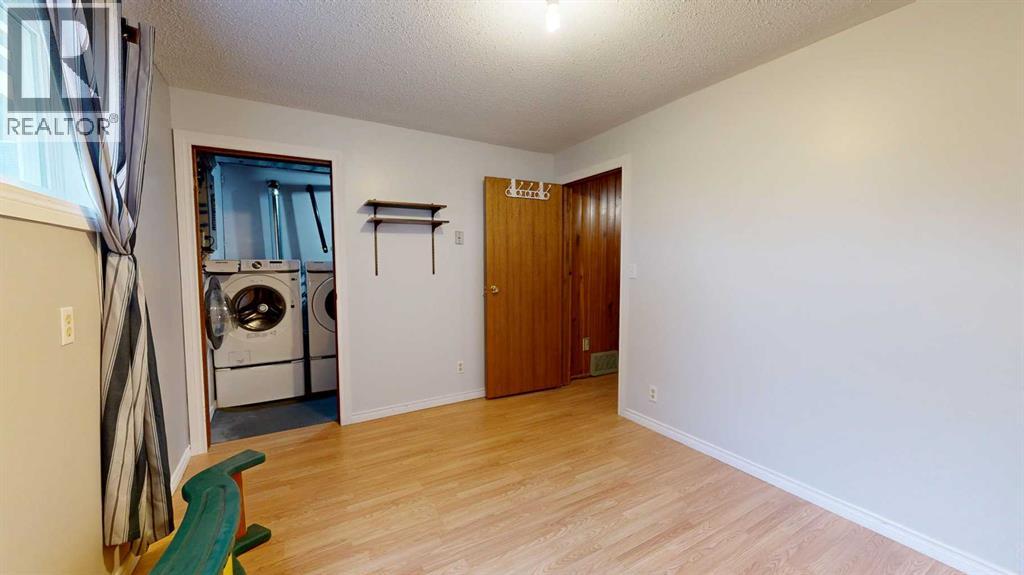 Single Family House Bungalow for Sale in   StreetClose Parkdale Stettler 