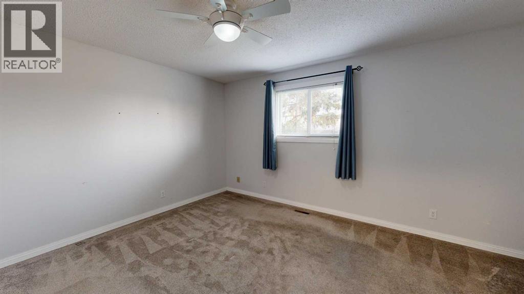Single Family House Bungalow for Sale in   StreetClose Parkdale Stettler 