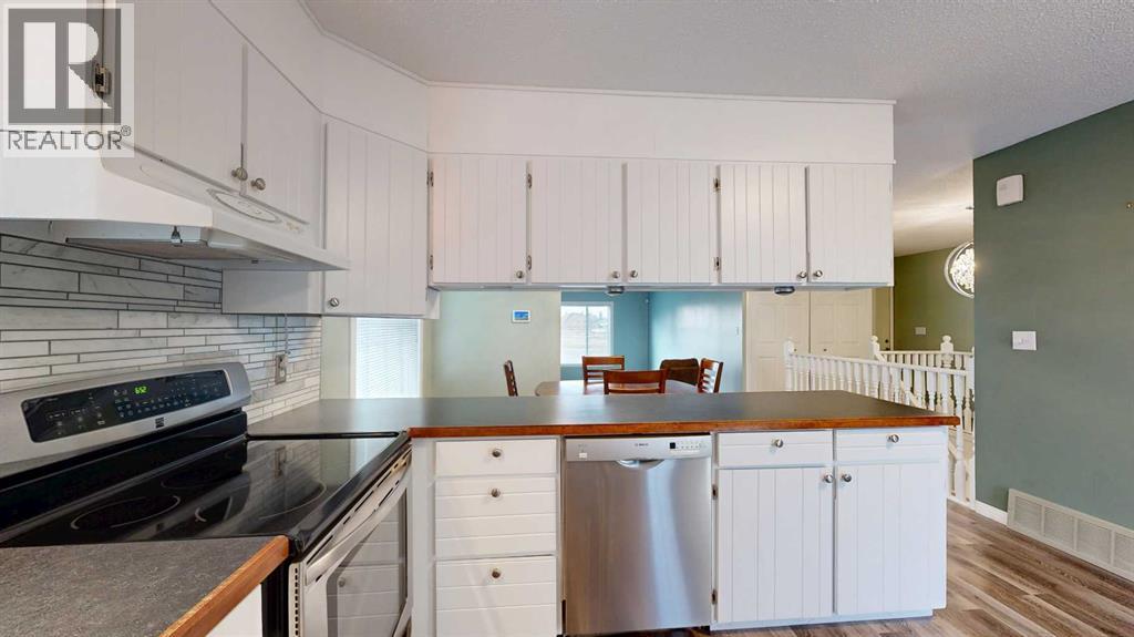 Single Family House Bungalow for Sale in   StreetClose Parkdale Stettler 