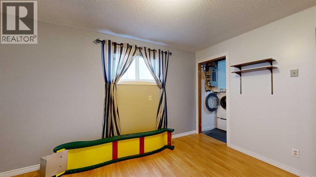 Single Family House Bungalow for Sale in   StreetClose Parkdale Stettler 