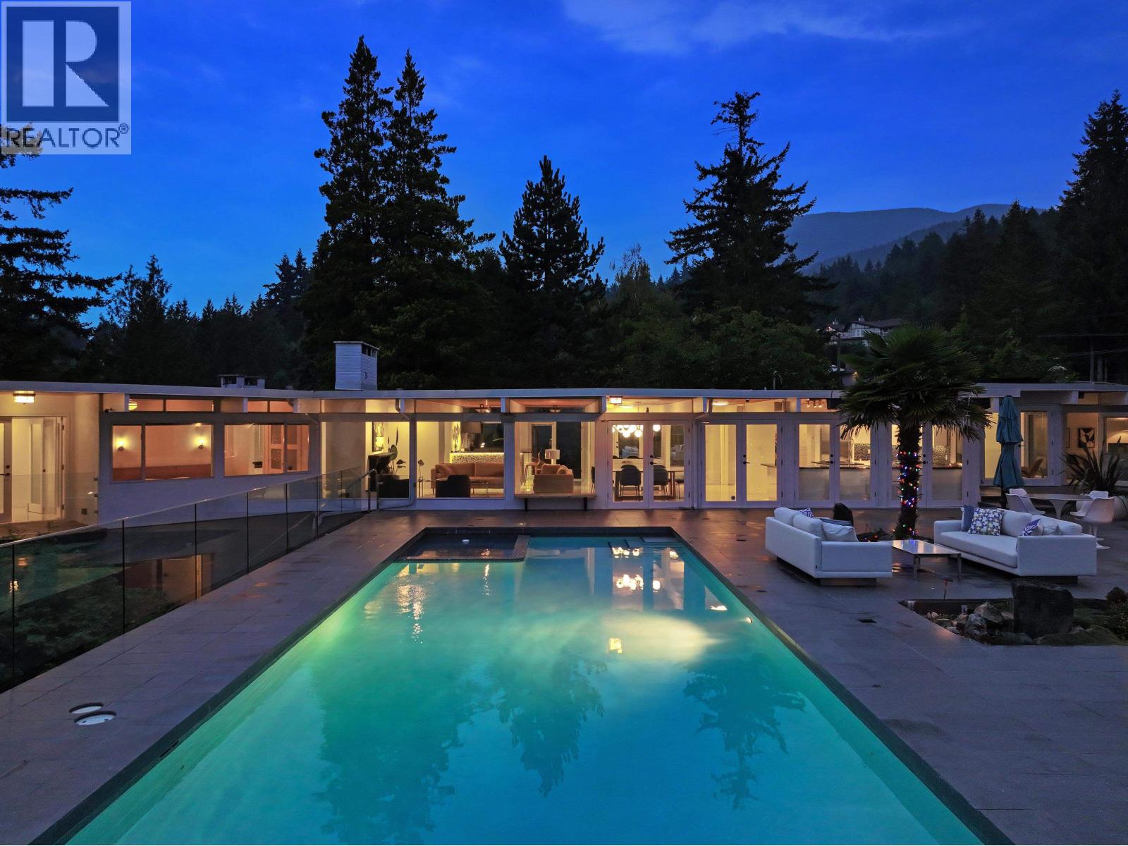 4514 WOODGREEN DRIVE, West Vancouver