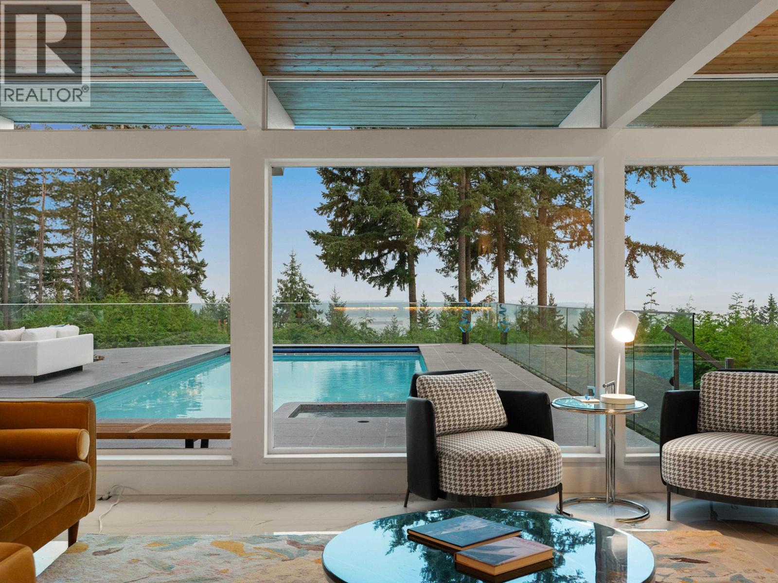 4514 WOODGREEN DRIVE, West Vancouver