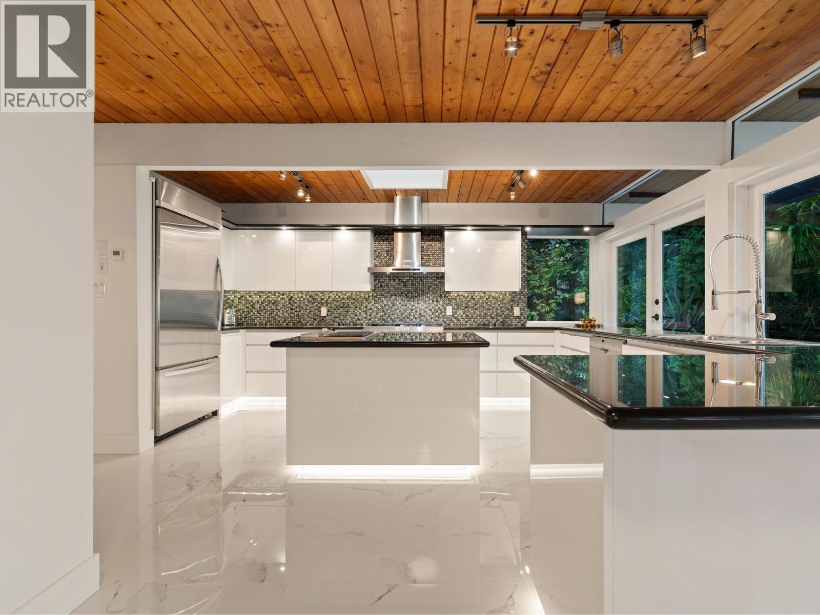 4514 WOODGREEN DRIVE, West Vancouver