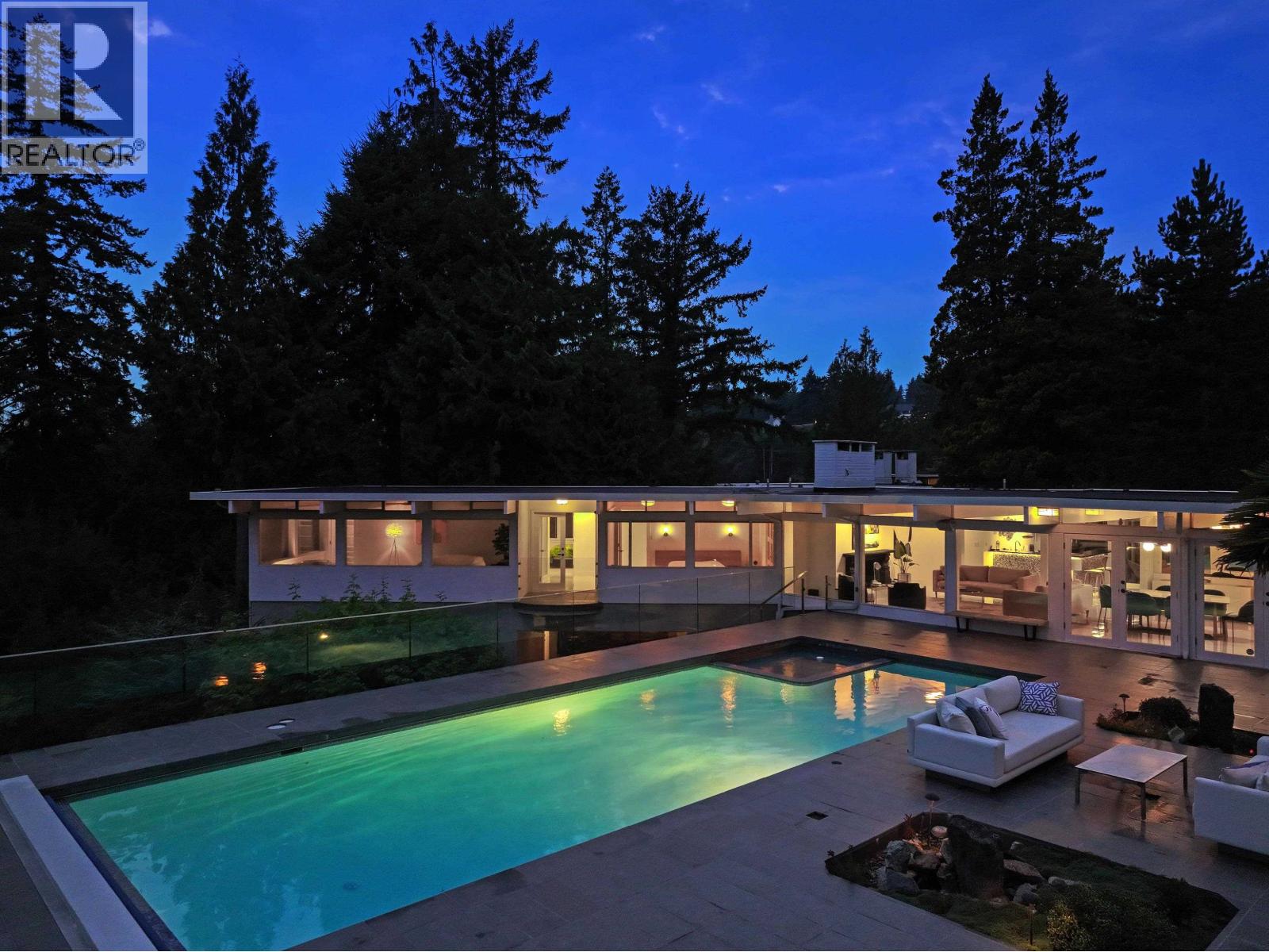 4514 WOODGREEN DRIVE, West Vancouver