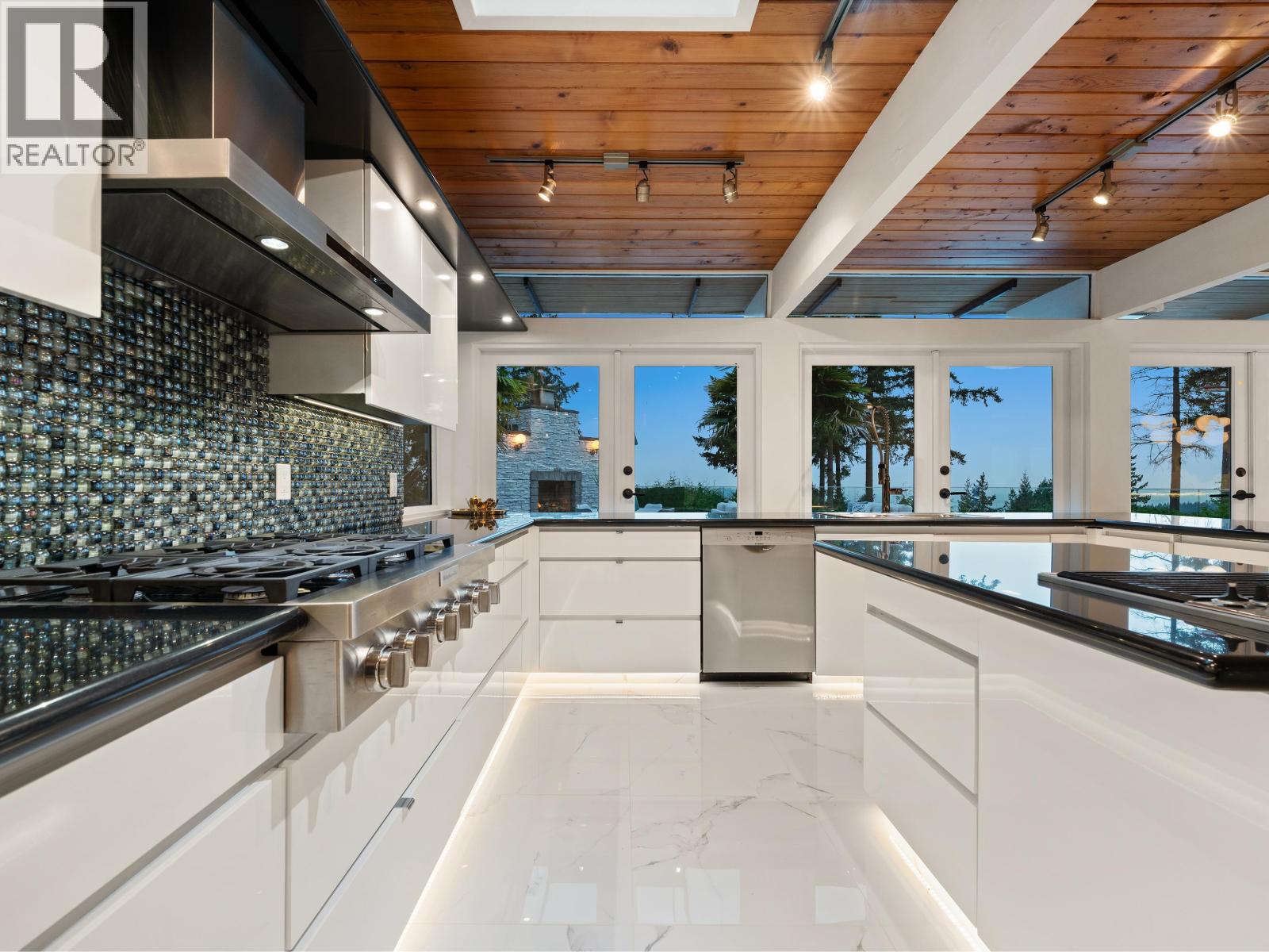 4514 WOODGREEN DRIVE, West Vancouver