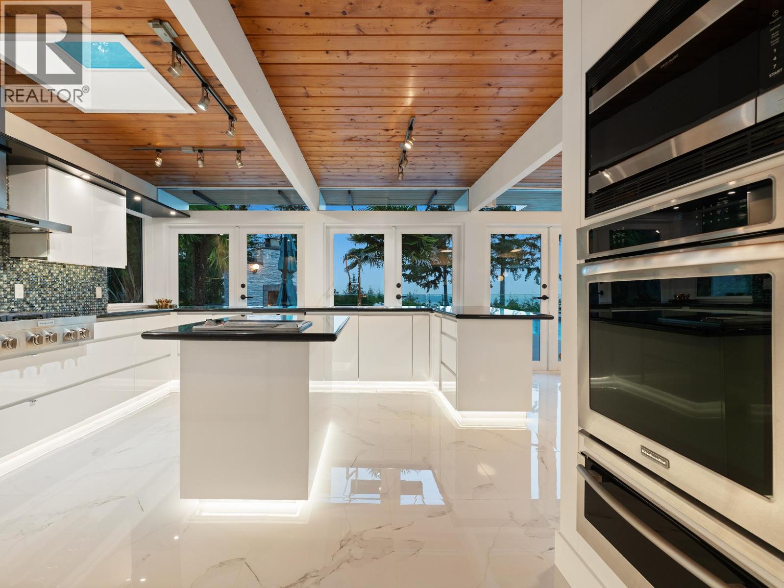 4514 WOODGREEN DRIVE, West Vancouver