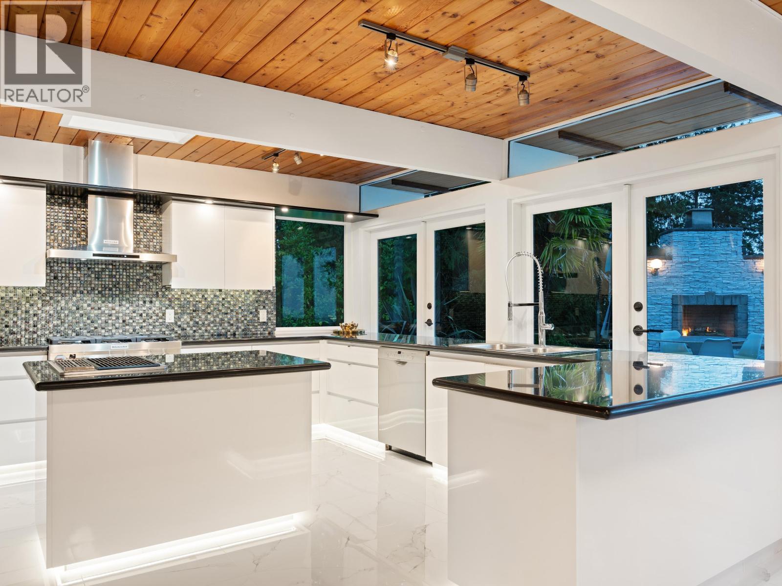 4514 WOODGREEN DRIVE, West Vancouver