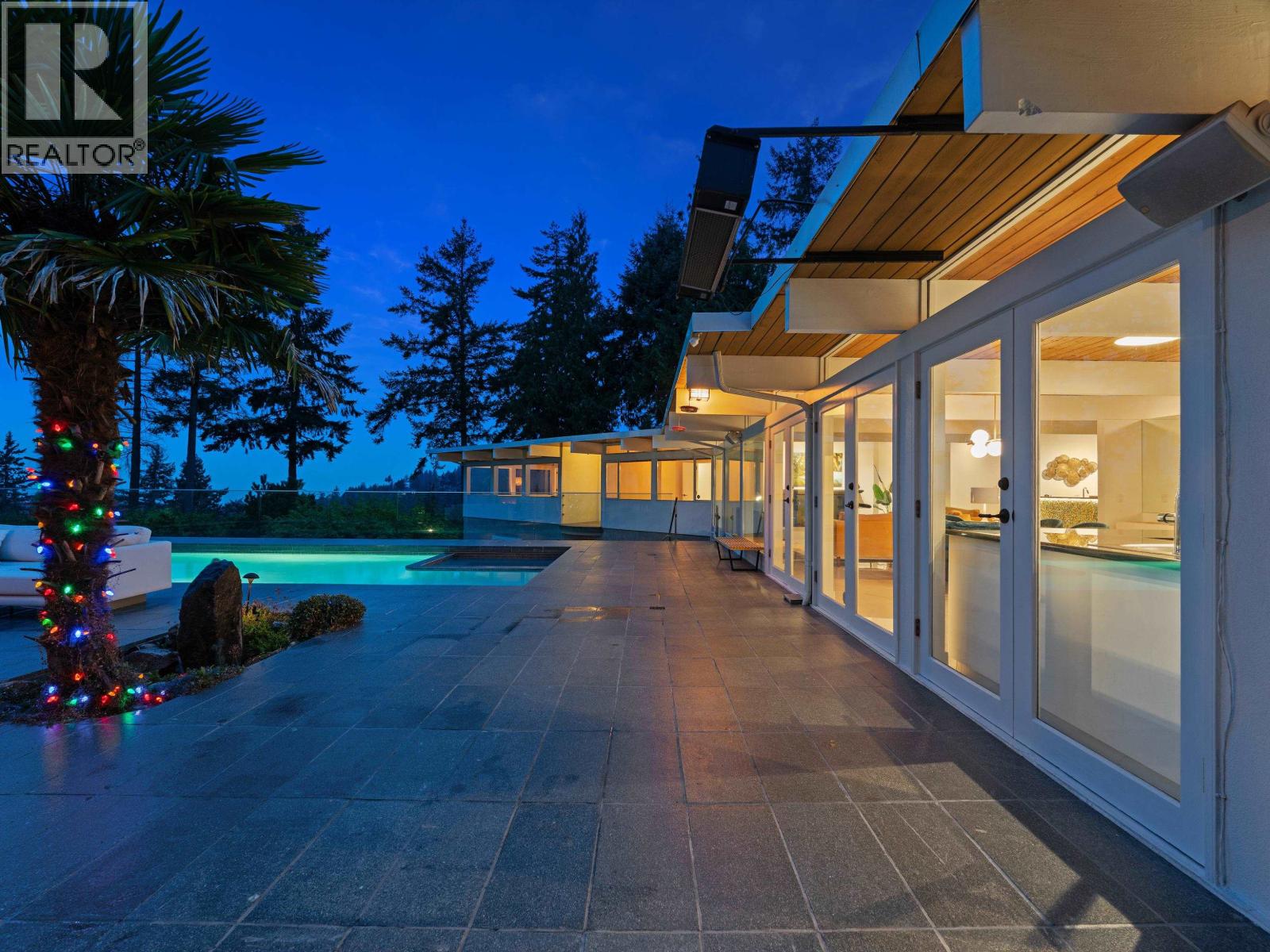 4514 WOODGREEN DRIVE, West Vancouver