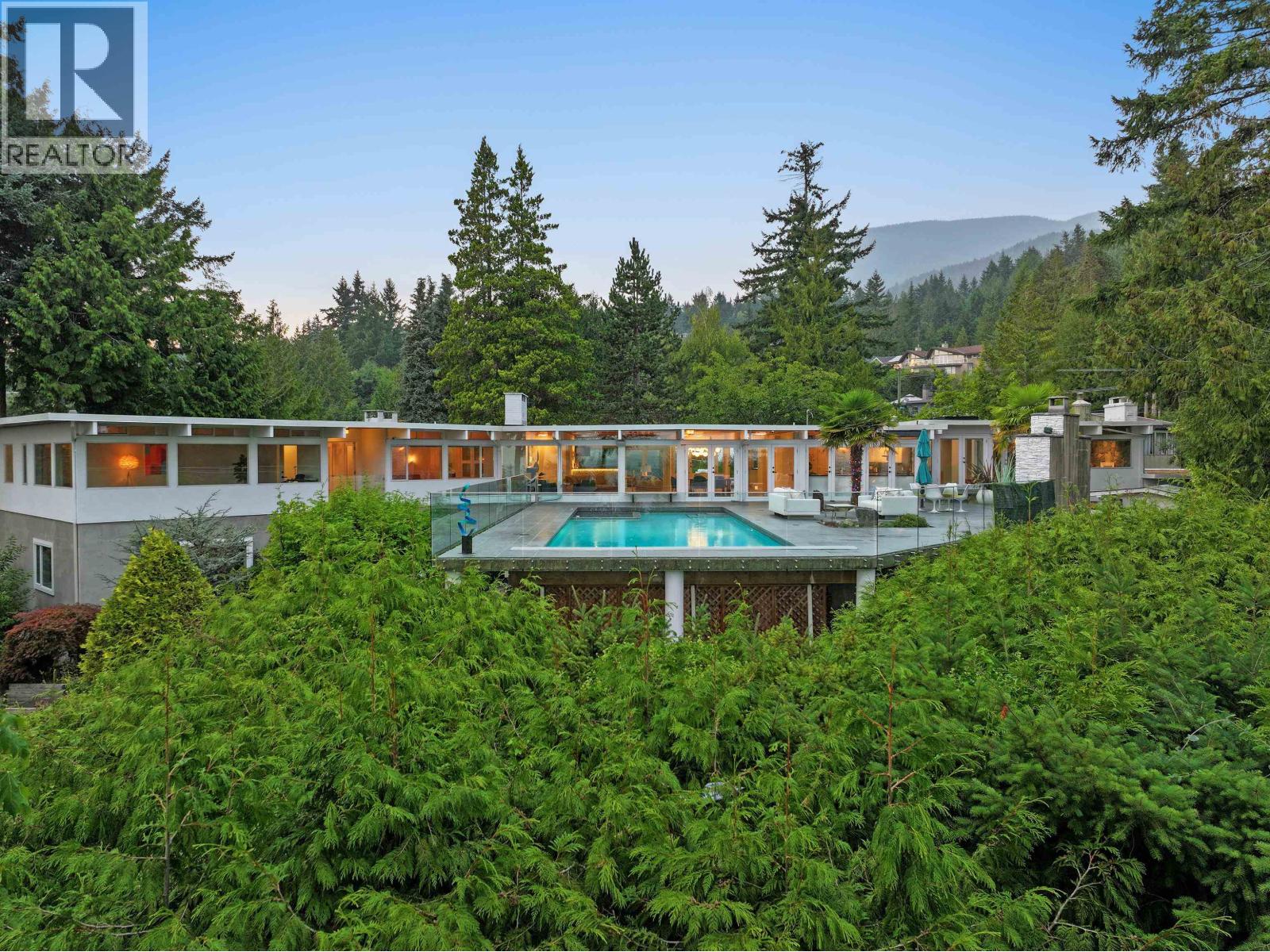 4514 WOODGREEN DRIVE, West Vancouver