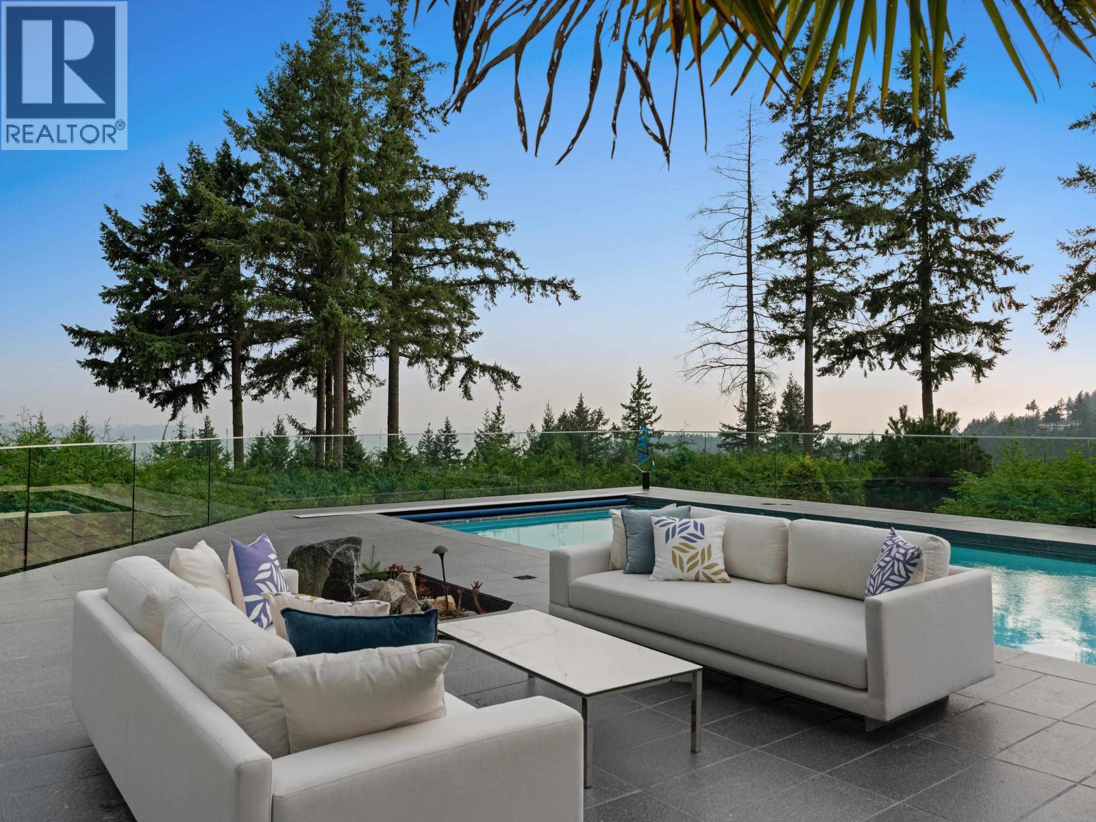 4514 WOODGREEN DRIVE, West Vancouver