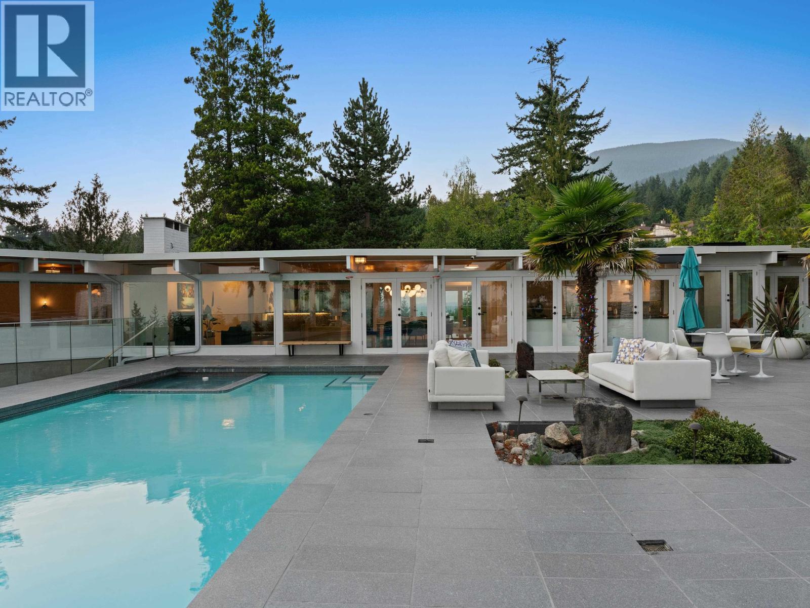 4514 WOODGREEN DRIVE, West Vancouver