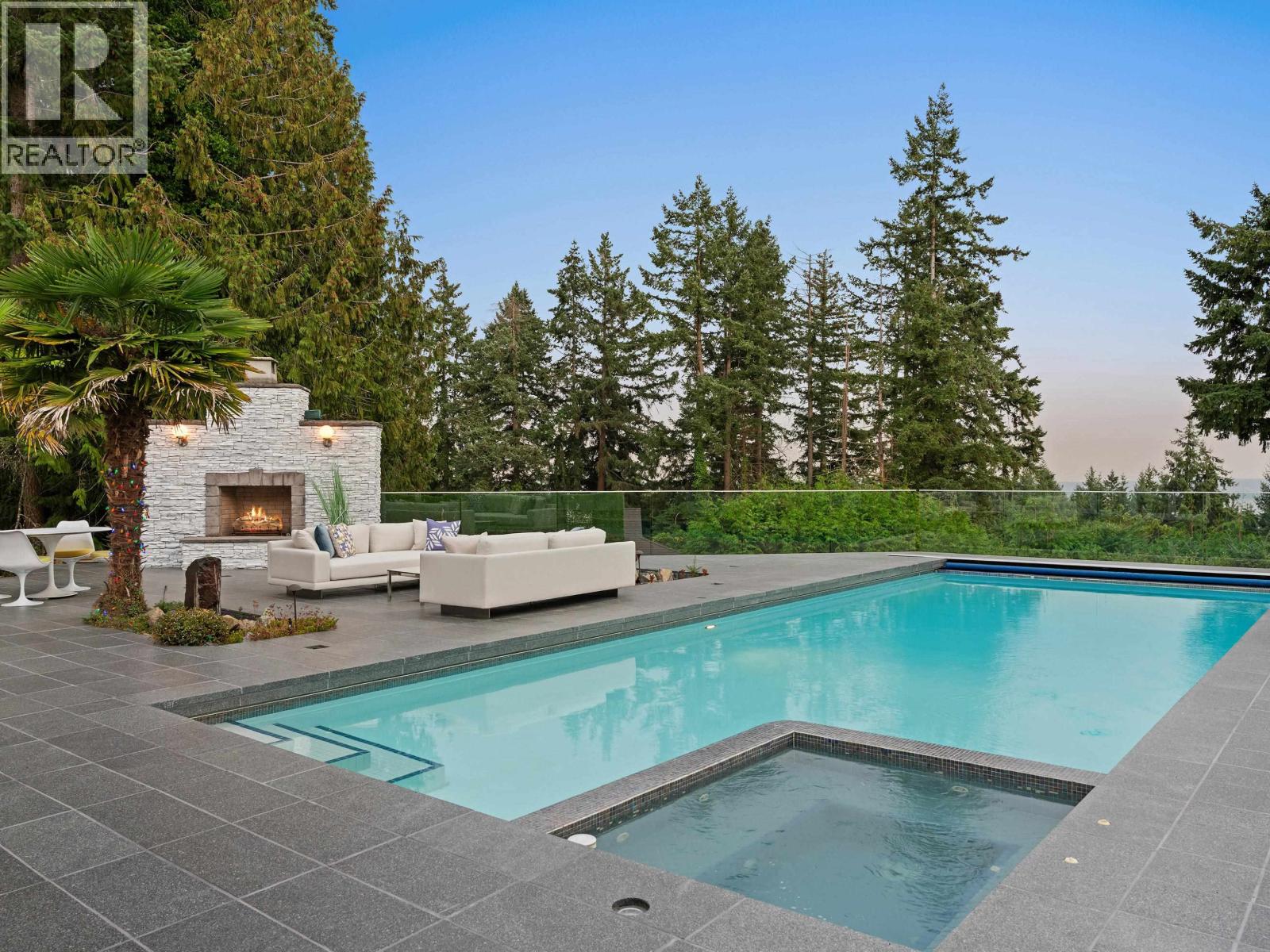 4514 WOODGREEN DRIVE, West Vancouver