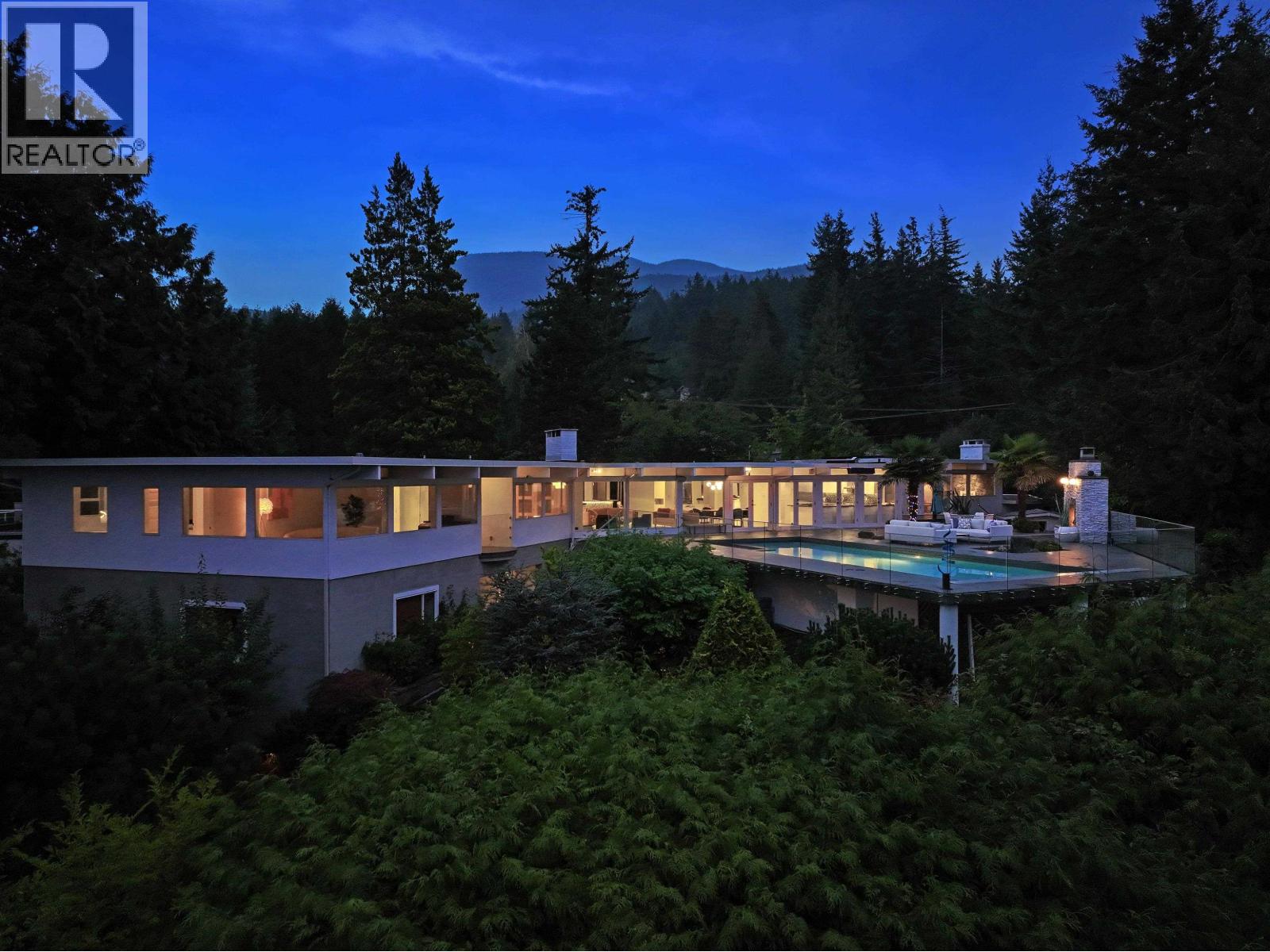 4514 WOODGREEN DRIVE, West Vancouver