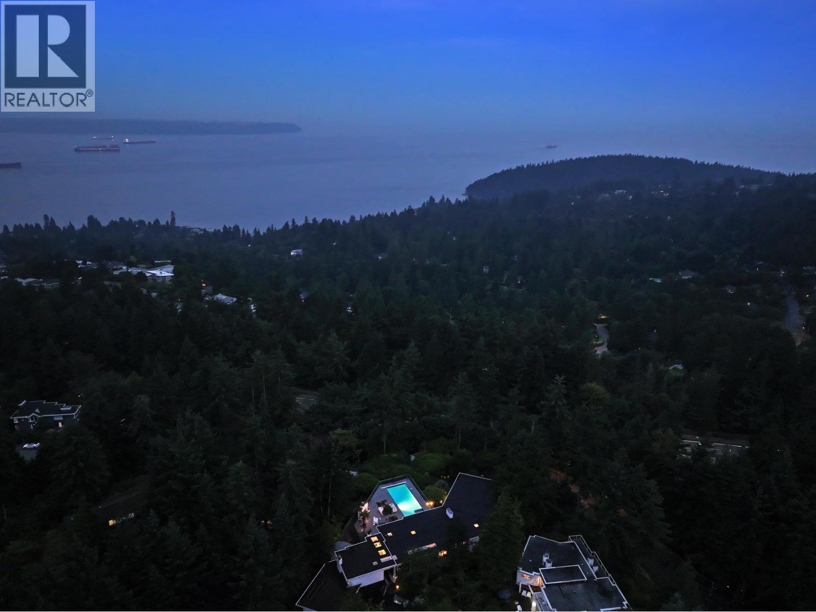 4514 WOODGREEN DRIVE, West Vancouver