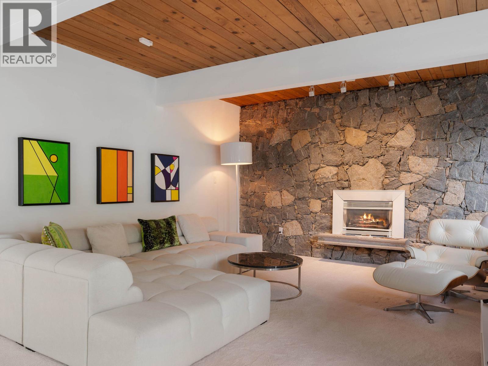 4514 WOODGREEN DRIVE, West Vancouver