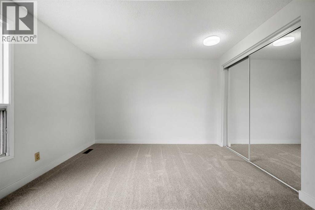 Single Family House for Sale in  Rundlehorn Drive NE Pineridge Calgary 