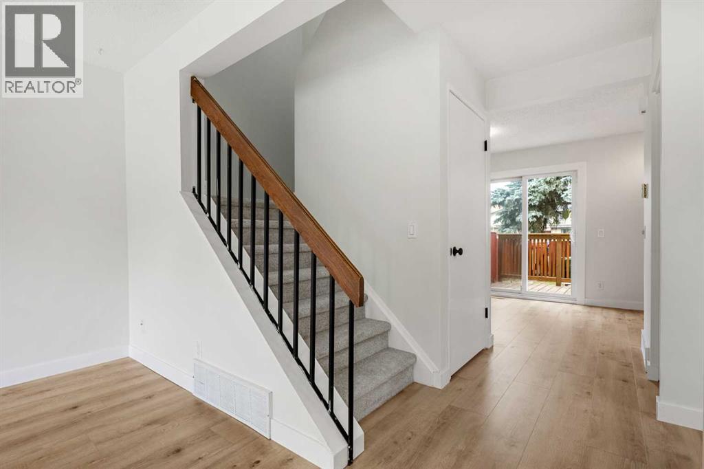 Single Family House for Sale in  Rundlehorn Drive NE Pineridge Calgary 