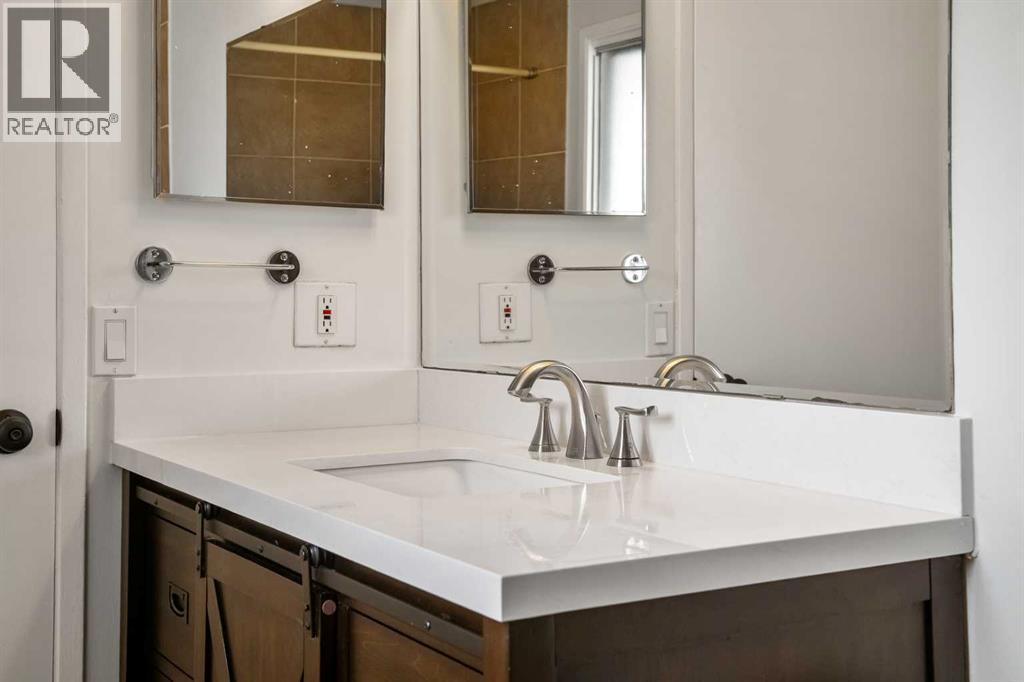 Single Family House for Sale in  Rundlehorn Drive NE Pineridge Calgary 