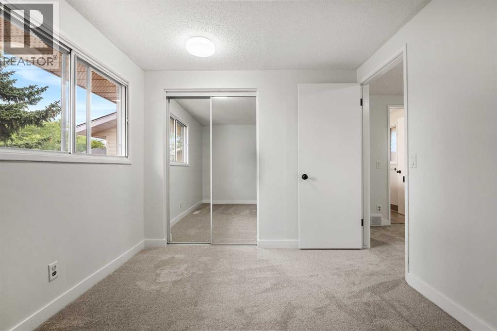 Single Family House for Sale in  Rundlehorn Drive NE Pineridge Calgary 