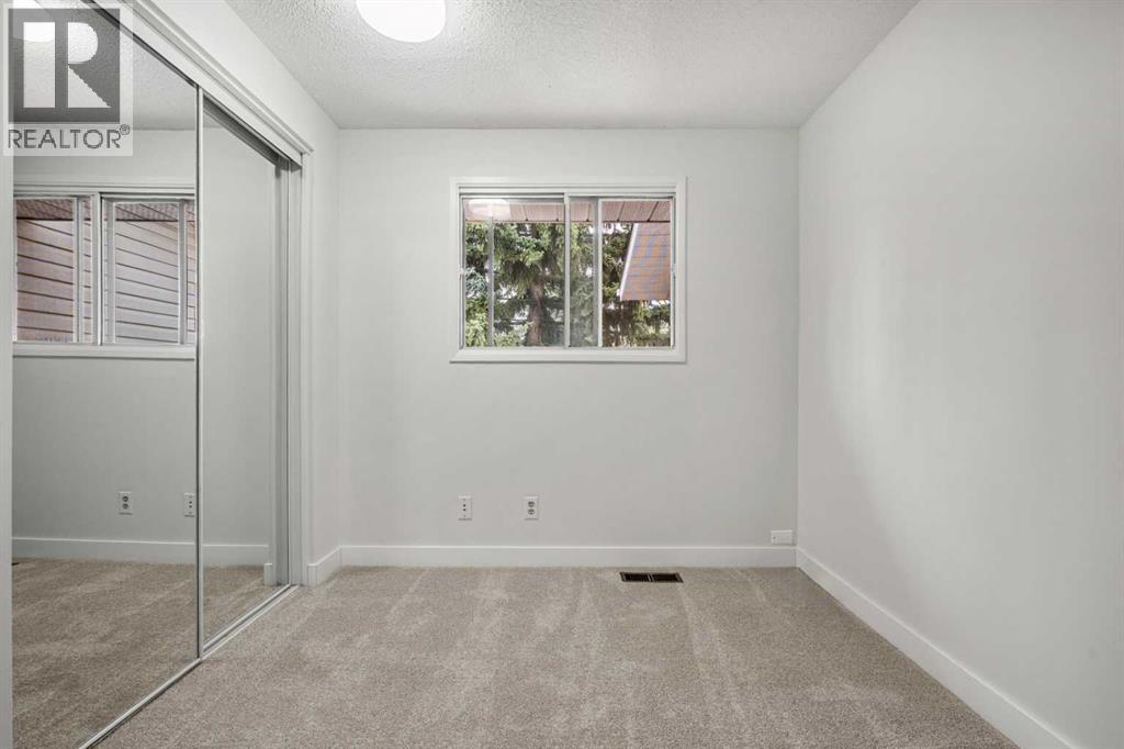 Single Family House for Sale in  Rundlehorn Drive NE Pineridge Calgary 
