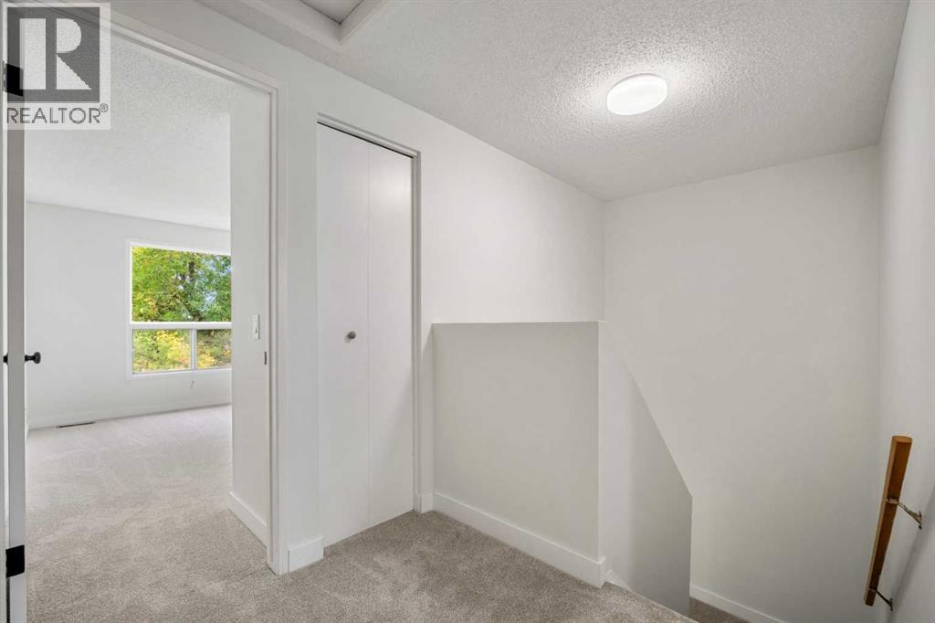 Single Family House for Sale in  Rundlehorn Drive NE Pineridge Calgary 