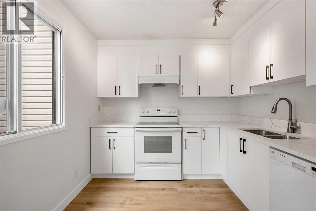 Single Family House for Sale in  Rundlehorn Drive NE Pineridge Calgary 