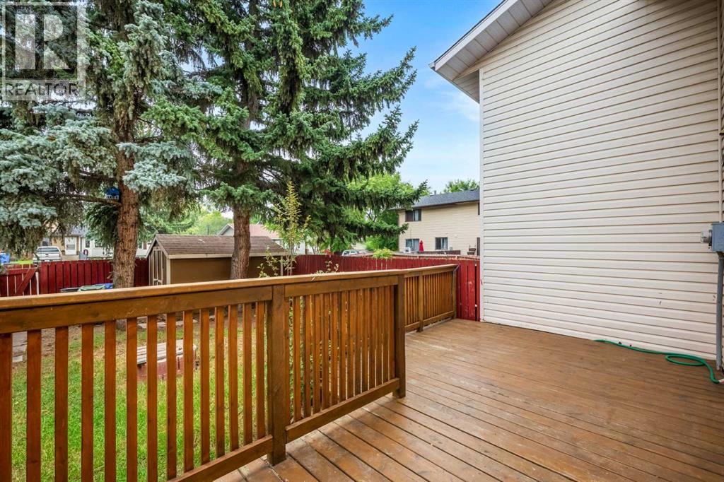 Single Family House for Sale in  Rundlehorn Drive NE Pineridge Calgary 
