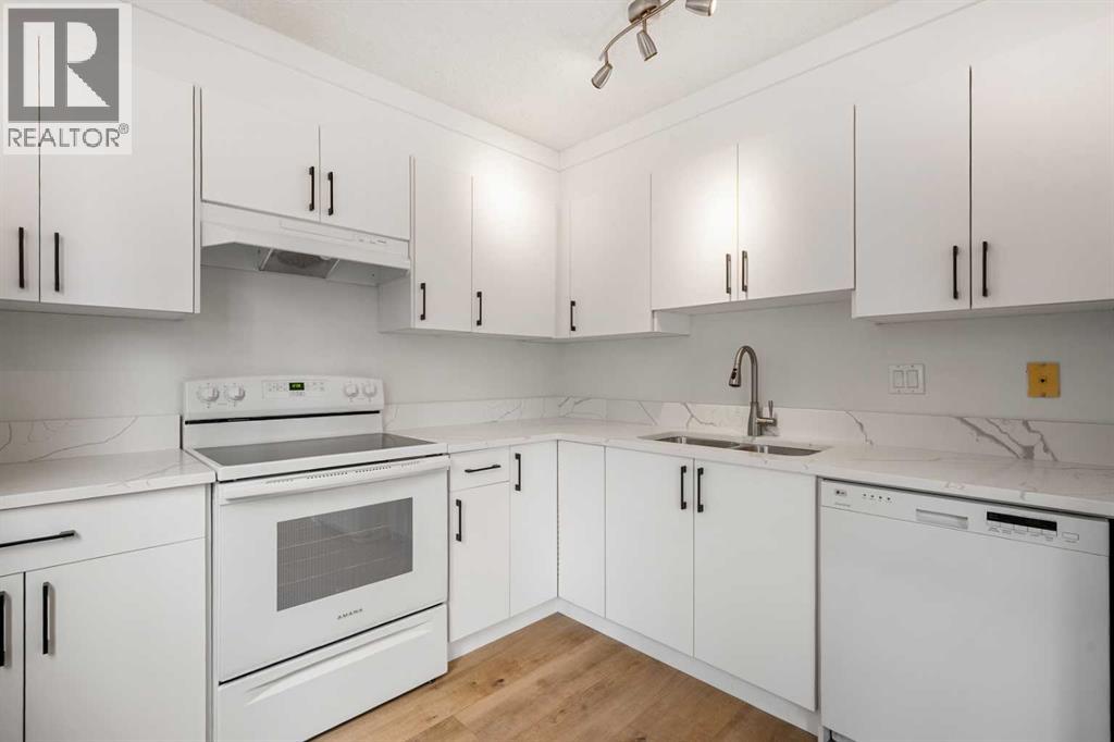 Single Family House for Sale in  Rundlehorn Drive NE Pineridge Calgary 