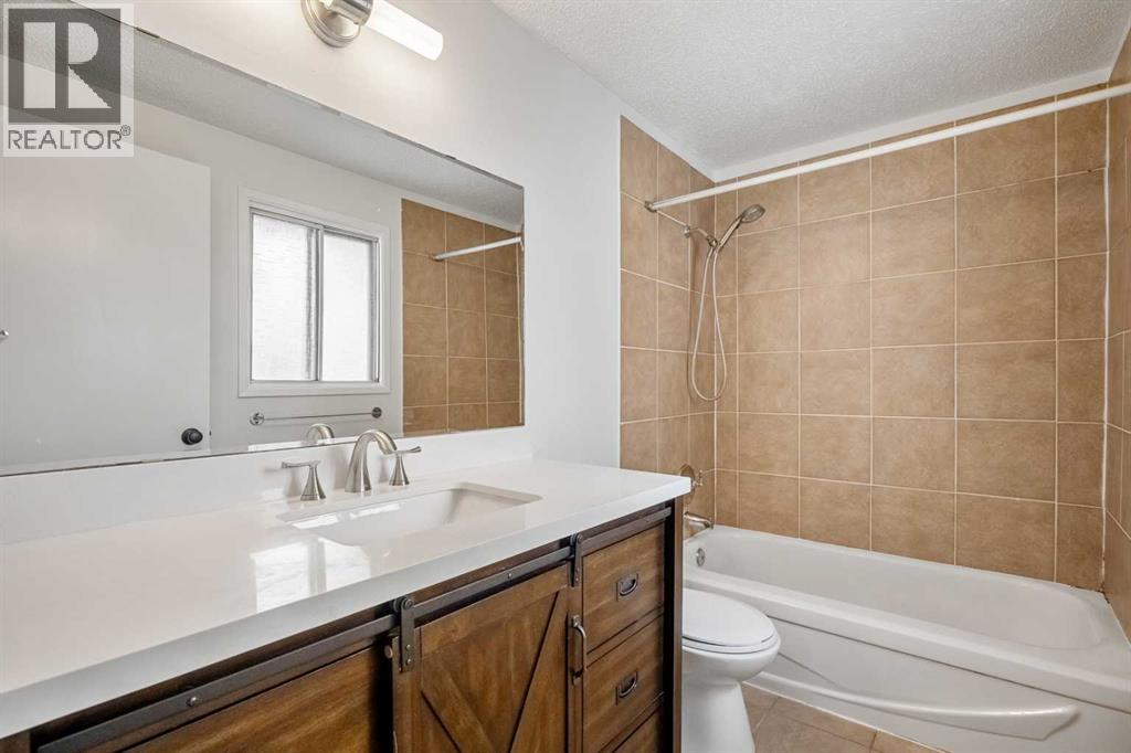 Single Family House for Sale in  Rundlehorn Drive NE Pineridge Calgary 