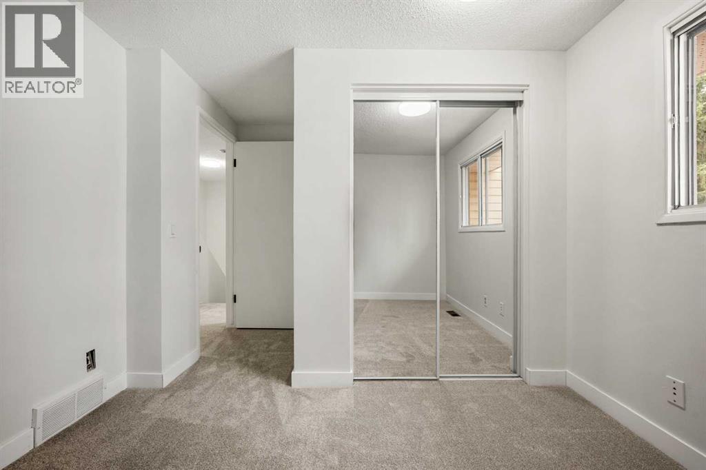 Single Family House for Sale in  Rundlehorn Drive NE Pineridge Calgary 