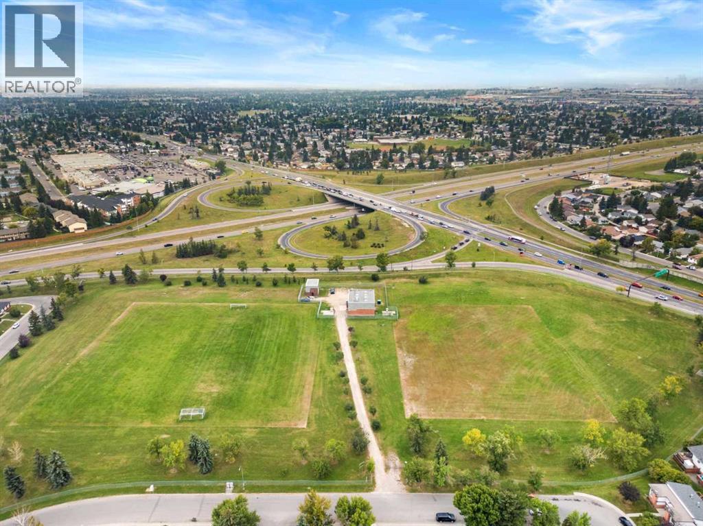 Single Family House for Sale in  Rundlehorn Drive NE Pineridge Calgary 