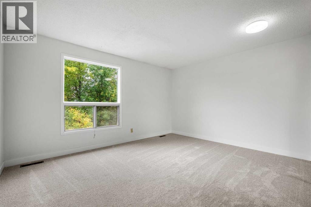 Single Family House for Sale in  Rundlehorn Drive NE Pineridge Calgary 