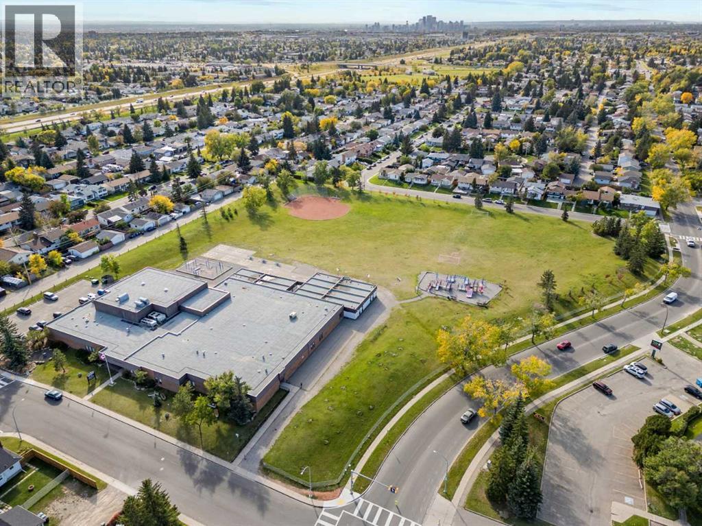 Single Family House for Sale in  Rundlehorn Drive NE Pineridge Calgary 