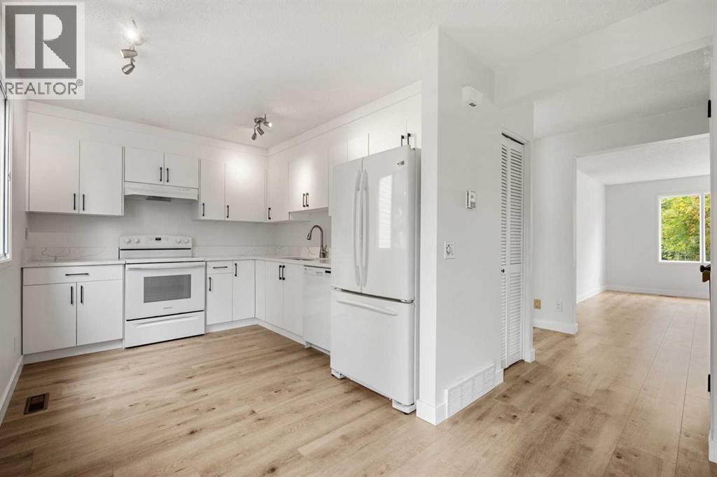 Single Family House for Sale in  Rundlehorn Drive NE Pineridge Calgary 