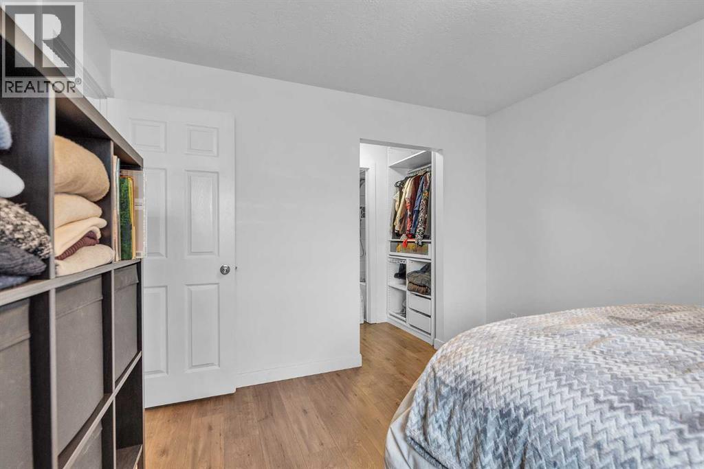 Single Family House for Sale in    Avenue SW Cliff Bungalow Calgary 