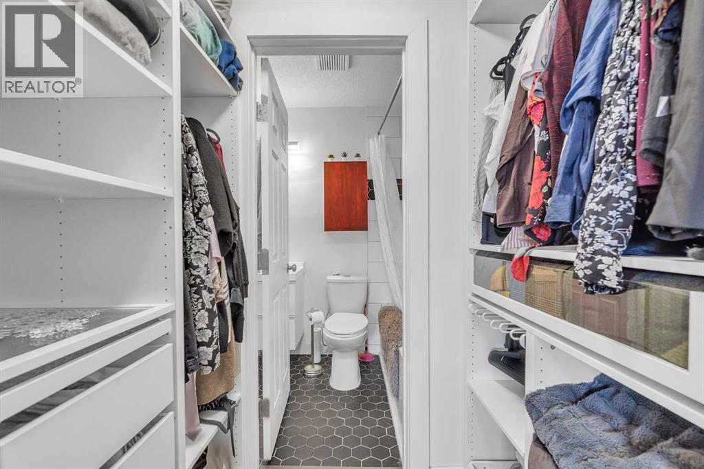 Single Family House for Sale in    Avenue SW Cliff Bungalow Calgary 