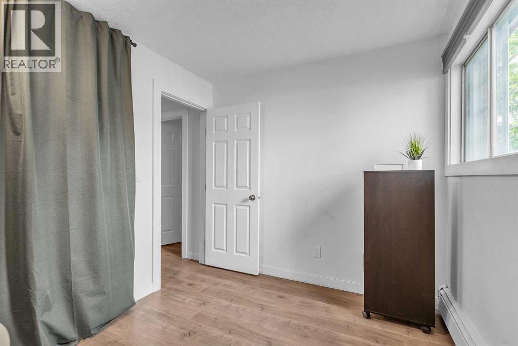 Single Family House for Sale in    Avenue SW Cliff Bungalow Calgary 